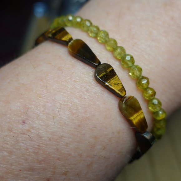 (NWT) Tigers Eye Flat Pear Shaped Beaded Bracelet - Picture 2 of 6